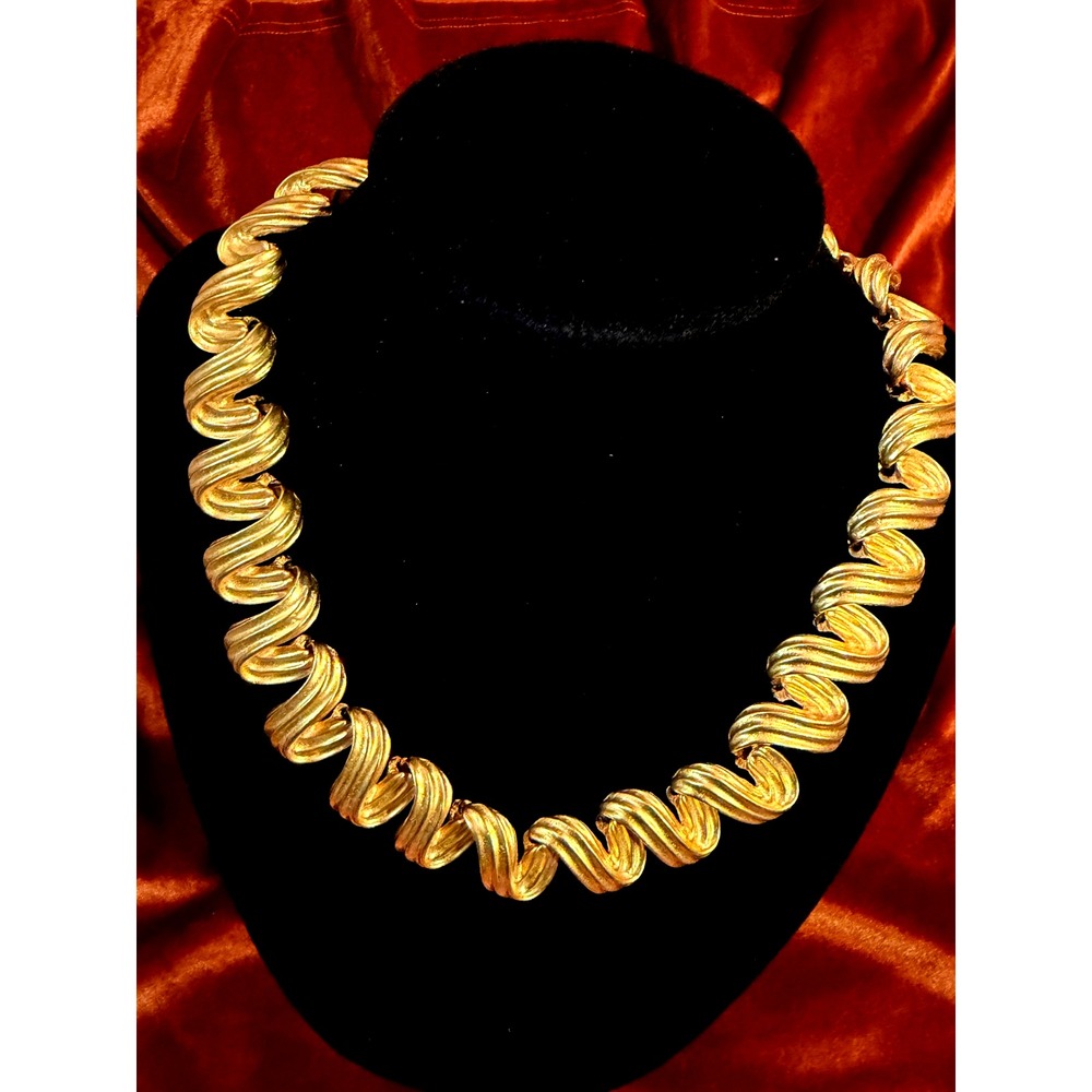 Gorgeous Vintage 1980's-90's Heavy Gold Tone Modern Runway Collar Necklace